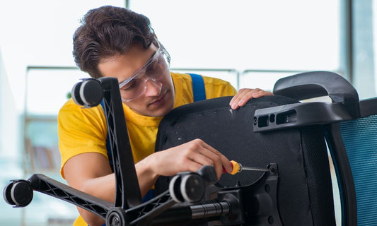 ¿Cómo desarmar una silla de oficina?